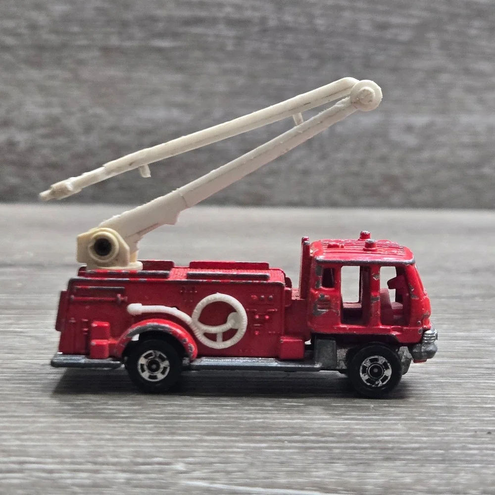 Vintage Tomica No. 3 Isuzu Squrt Fire Engine Firetruck Diecast Car Japan 1975